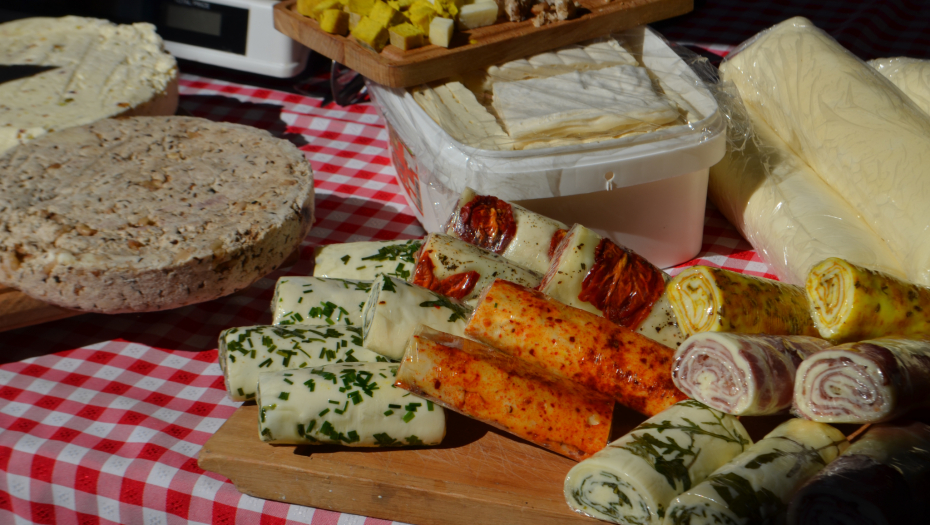 ODRŽAN ŠESTI "VITAMINKA GOOD FOOD & WINE FESTIVAL": Rapsodija ukusa tradicionalne hrane i kvalitetnih vina oduševila Beograđane (FOTO)