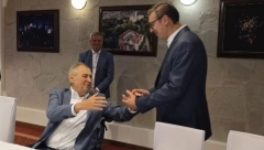 NA MNOGAJA LJETA Predsednik Vučić prisustvovao proslavi rođendana Miloša Zemana (VIDEO)