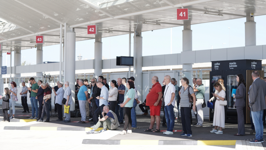 NOVA BEOGRADSKA AUTOBUSKA STANICA ZASIJALA U PUNOM SJAJU! Sa nje već krenuli prvi autobusi!
