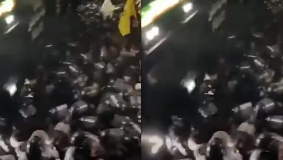 NA AMERIČKU AMBASADU KRENULA STRAŠNA SILA! Hiljade ljudi pokušavaju proboj (VIDEO)
