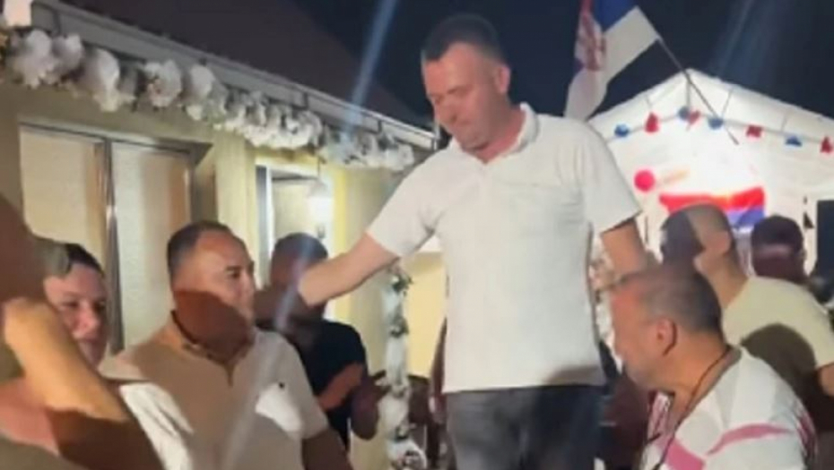"BOG NA NEBU, A KUM NA ZEMLJI!" Običaj sa svadbe u Bačkoj ostavlja bez teksta! (VIDEO)