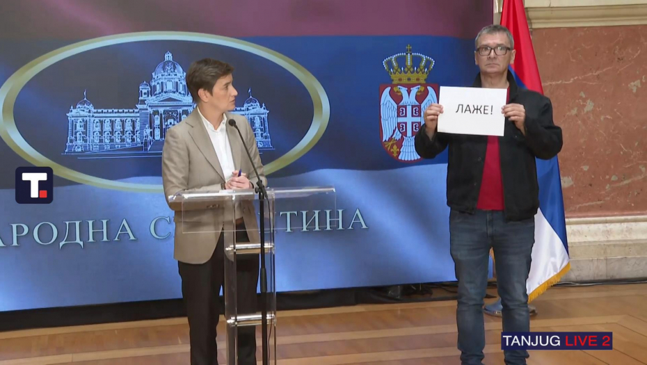 ĆUTA NAPRAVIO HAOS TOKOM KONFERENCIJE Prekinuo Anu Brnabić tokom obraćanja! (FOTO/VIDEO)