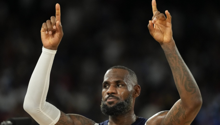 NAJSTARIJI IGRAČ KOME JE OVO POŠLO ZA RUKOM Lebron Džejms još jednom ispisao košarkaške stranice istorije