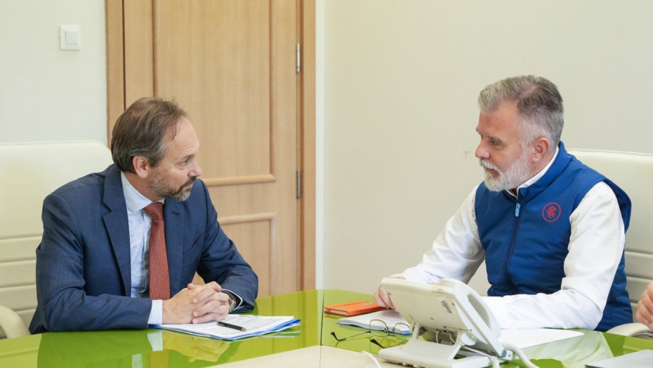 MINISTAR RISTIĆ I AMBASADOR ŽIOFRE Razgovor o stanju i mogućnostima daljeg razvoja oblasti javnog informisanja i telekomunikacija