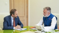 MINISTAR RISTIĆ I AMBASADOR ŽIOFRE Razgovor o stanju i mogućnostima daljeg razvoja oblasti javnog informisanja i telekomunikacija