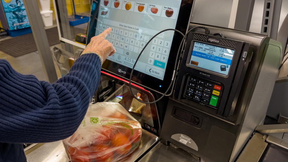 KAKO KUPCI KRADU PUTEM SAMOUSLUŽNIH KASA "Banana trik" koristi milion ljudi, supermarketi razmatraju povratak kasira