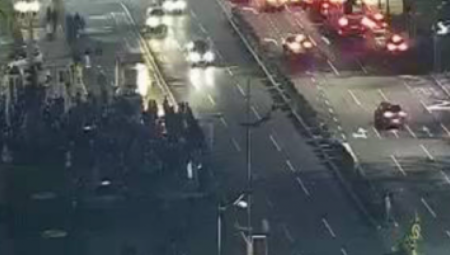 MASOVAN PROTEST, A SKUPILO SE NJIH ČAK 230! Ovako izgleda totalni poraz mrziteljske politike!