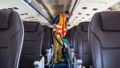 „TRKA KA DNU“ SE UBRZAVA Evropski aerodromi otkazuju stotine letova, jer radnici štrajkuju