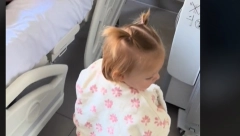 NASMEJALA MILION LJUDI! Devojčica došla u bolnicu da upozna tek rođenu sestru, njeno ponašanje niko nije očekivao