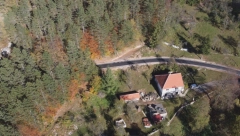 ZBOG JEDNE DRAGANE SELO OŽIVELO! Okupila za vikend više turista nego što mesto ima stanovnika!