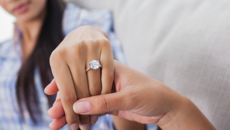 DA LI DA RASKINE VERIDBU? Devojka se razočarala kada je otkrila da joj je verenik kupio prsten na Temuu, misli da je tako testira