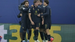 KAKVE MAJSTORIJE DUŠANA VLAHOVIĆA Srpski fudbaler postigao dva spektakularna gola u Ligi šampiona! (VIDEO)