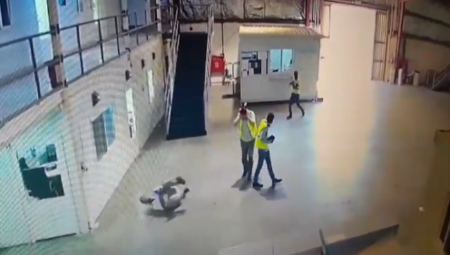 SRBIN RANJEN U FABRICI U JORDANU Njegov kolega dobio otkaz pa zapucao iz kalašnjikova (VIDEO)