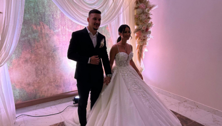 PEVAČICA ZAVRŠILA U BOLNICI NAKON SVADBE! Čeka je hitna operacija, otkriveno o čemu je reč