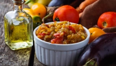 PATLIDŽAN SALATA SA SVETE GORE Sočno predjelo koje spaja Balkan i Mediteran, a idealno za dane strogog posta