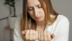 KAKO IZLEČITI GLJIVICE NA NOKTIMA Upotrebite jeftino sredstvo koje imate u kući i zauvek rešite problem!