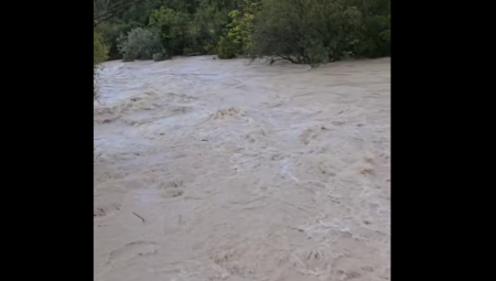 APOKALIPTIČNE SCENE IZ BOSNE, HELIKOPTER IZVLAČIO DETE IZ RUŠEVINA! Mostovi srušeni, poplavljene ulice: Ljudi odsečeni od sveta, ima i MRTVIH! (FOTO/VIDEO)