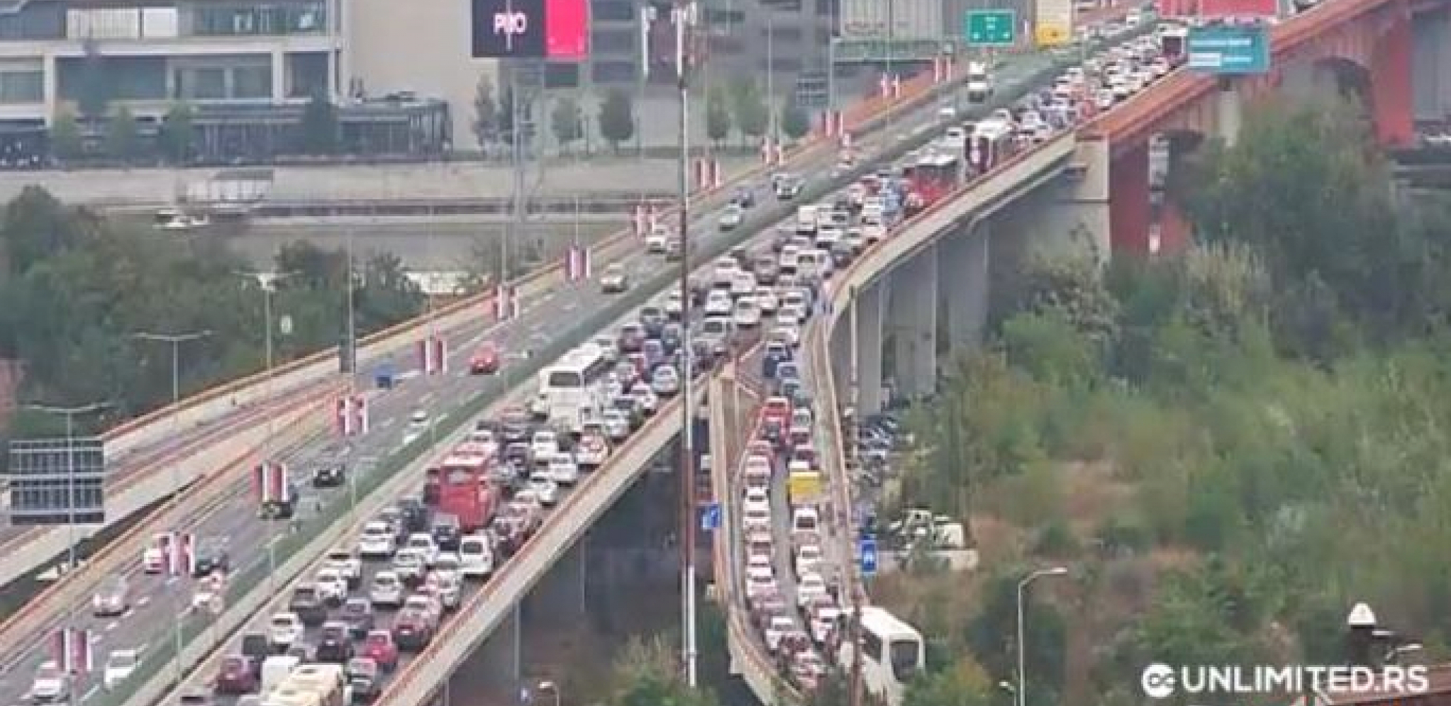 KOLONE NA GAZELI, KOLAPS NA AUTO-PUTU Vozila mile od Novog Beograda do Dušanovca, krkljanac i kod Bubanj potoka zbog 2 udesa