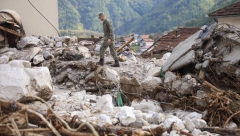 "BORIMO SE S VREMENOM I MULJEM I NASLAGAMA OD PET METARA" Spasilački tim Srbije traga za preživelima u BiH