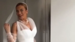 BIVŠI VERENIK JOJ PUCAO U GLAVU, A SADA UŽIVA NA MEDENOM MESECU SA MUŽEM Glumica pronašla sreću nakon traume koju je preživela!