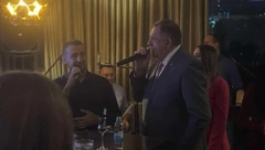 DODIK ODRŽAO SNAŽAN GOVOR NAKON POBEDE, PA ZAPEVAO IZ SVEG GLASA! Veselje u Republicu Srpskoj nakon izbora (VIDEO)