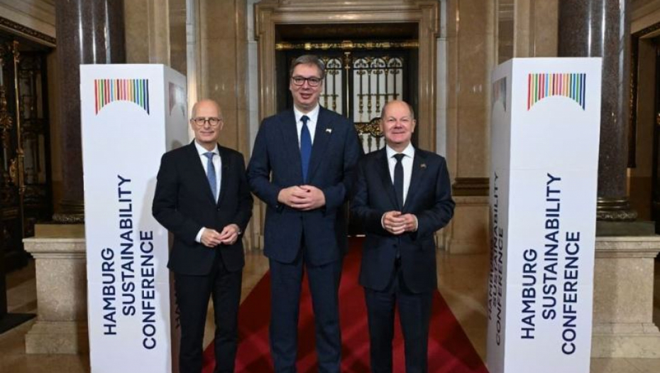 "NAJOZBILJNIJA PITANJA ZA BUDUĆNOST SVETA" Vučić stigao na Hamburšku konferenciju, dočekao ga Olaf Šolc