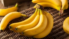 Stručnjaci razrešili dilemu: Evo da li treba prati banane pre konzumiranja
