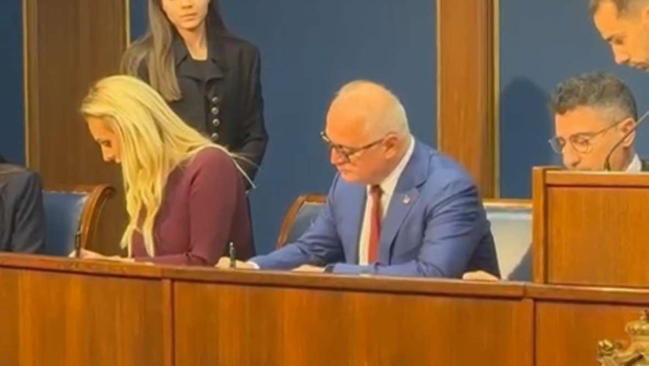 UNAPREĐENJE I BEZBEDNOST SU CILJ! Potpisan Ugovor za hitnu obnovu železničke infrastrukture!