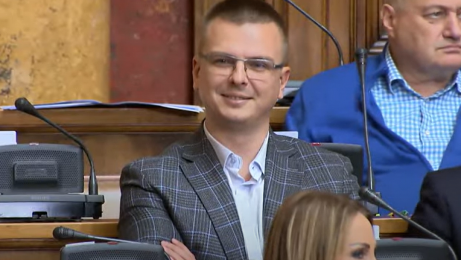 SRAMNO, PARANDILOVIĆ UVREDIO SRPSKI NAROD U kameru je rekao NEŠTO ODVRATNO, odmah dobio opomenu