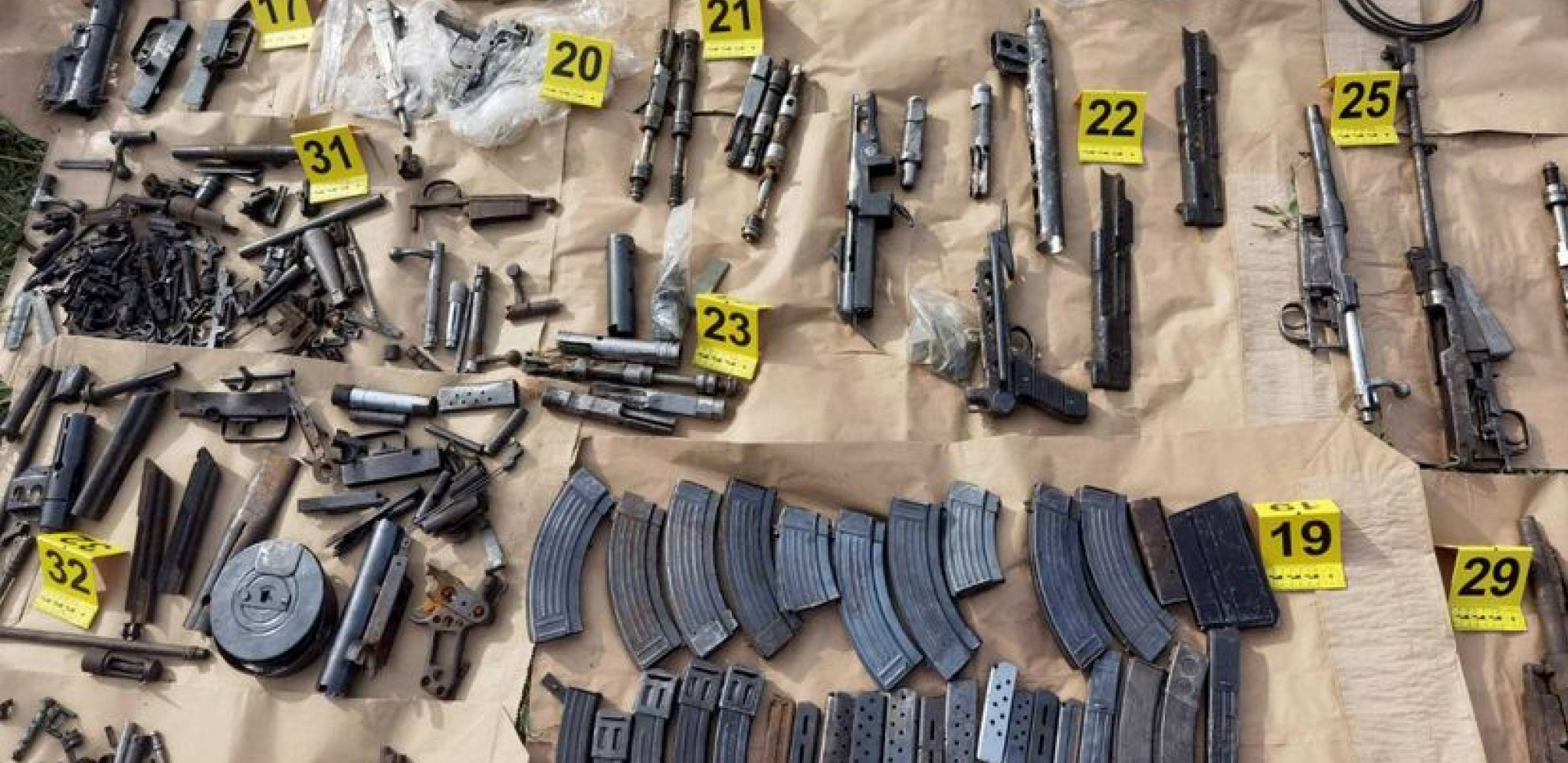 PRONAŠLI MU ARSENAL ORUŽJA Uhapšen mladić u Trsteniku (FOTO)