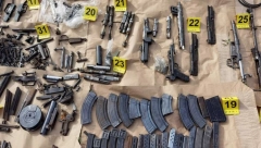 PRONAŠLI MU ARSENAL ORUŽJA Uhapšen mladić u Trsteniku (FOTO)