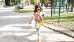 ANA SEVIĆ BESNA I NERVOZNA STIGLA NA SNIMANJE! Lice krije iza tamnih naočara, beži od medija, svi u šoku!