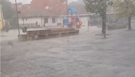 STRAŠNO NEVREME ZAHVATILO SRBIJU: Grad pogodio područje između Rače i Batočine! (VIDEO)