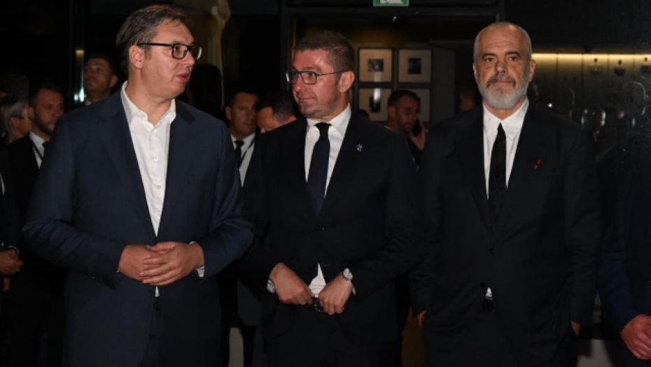 PREDSEDNIK VUČIĆ NA RADNOJ VEČERI U DUBROVNIKU Ovo je bila još jedna prilika da razgovaramo o bitnim temama u opuštenijoj atmosferi