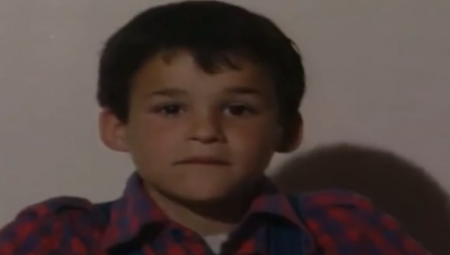 "TI SE NE SEĆAŠ DA SI ME RODILA, MNOGO SAM PLAKAO ZA TOBOM MAMA" Borisa je majka ostavila u sirotištu, svi su plakali zbog njegove poruke