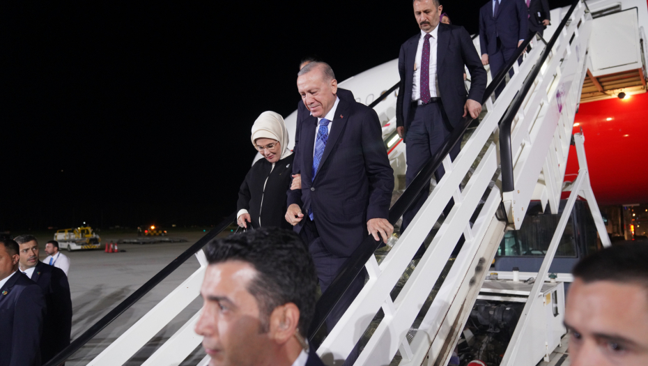 PEKMEZ I BOMBONE ZA PRVU DAMU TURSKE Ljubav Emine Erdogan i turskog predsednika traje 46 godina (VIDEO)