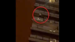 FILMSKA AKCIJA NA NOVOM BEOGRADU! Čovek beži preko terasa sa zgrade u Bloku 21, ko ga juri? (VIDEO)