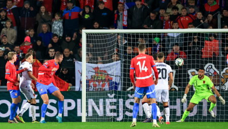 PRUŽILI PODRŠKU SRPSKOM NARODU Česi uzvikivali "Kosovo - Srbija", Albanci ušli u sukob sa njima u Pragu (VIDEO)