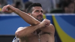 BEZ OVOG DETALJA NOVAK NE IZLAZI NA TEREN Nole u Šangaju nosi amajliju koja mu je donela zlato u Parizu