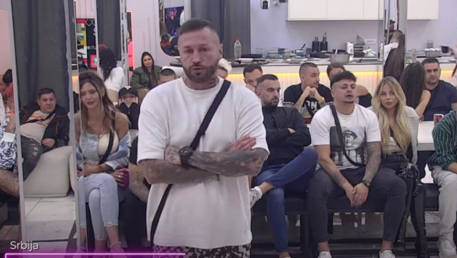 ŠA RASKRINKAO ANĐELU! Marinković žestoko opleo, nije štedeo reči: Fejk je i proračunata!