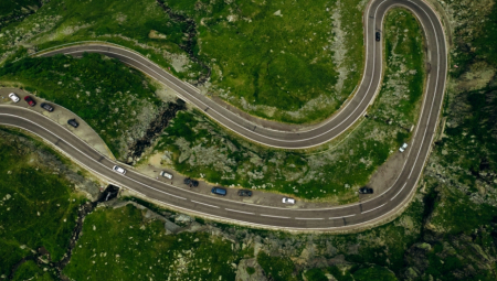 NAJLEPŠI PUT U EVROPI VODI U OBLAKE - KROZ MAGLU I KRIVINE Pazite, za vožnju su potrebni čelični živci!