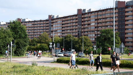 SOCIJALISTIČKA GRDOSIJA Znate li gde se nalazi najveća stambena zgrada u Europi? - U njoj živi 6000 ljudi