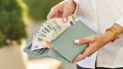 STIŽE NOVAC ZA OVA 3 ZNAKA Do kraja oktobra će se pare prosto lepiti za njih, napuniće novčanik!