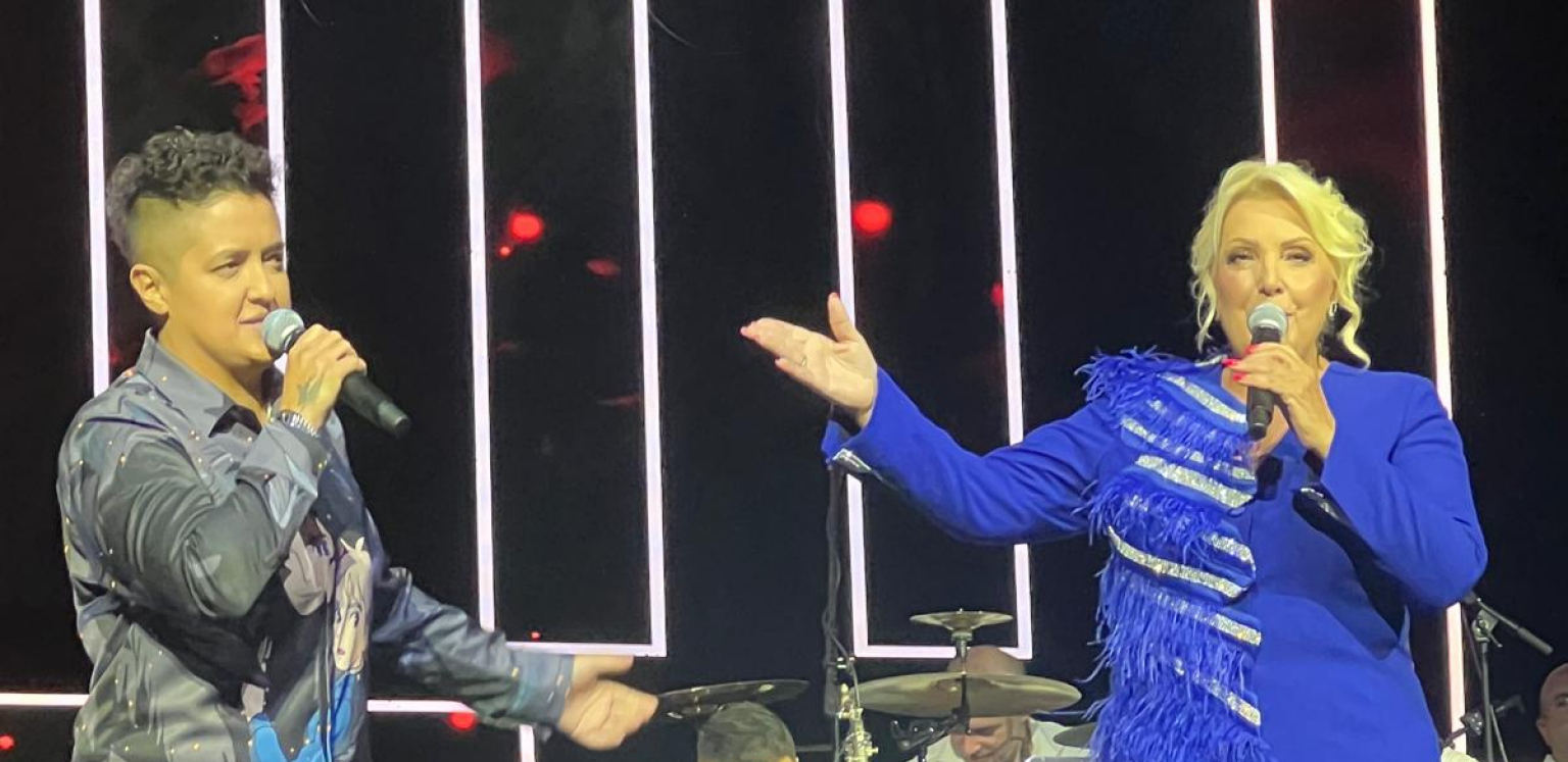 MARIJA ŠERIFOVIĆ UPALA NA KONCERT SNEŽANE ĐURIŠIĆ Prisutni u šoku, ona je najveće iznenađenje večeras!