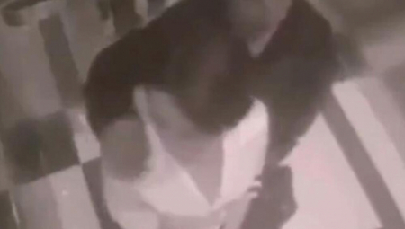 ŽENU NAPASTVOVAO MANIJAK U LIFTU O njenoj reakciji svi bruje, šok