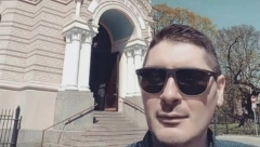 SRBIN NAŠAO LJUBAV U INOSTRANSTVU PA ZAKAZAO SUDAR Kada je stigao, shvatio je da je promašio državu - za 250 kilometara