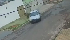 AU, DA LI JE OVO REALNO? Mehaničar godinama štedeo da kupi automobil, a onda je naišao bahati lopov! (VIDEO)