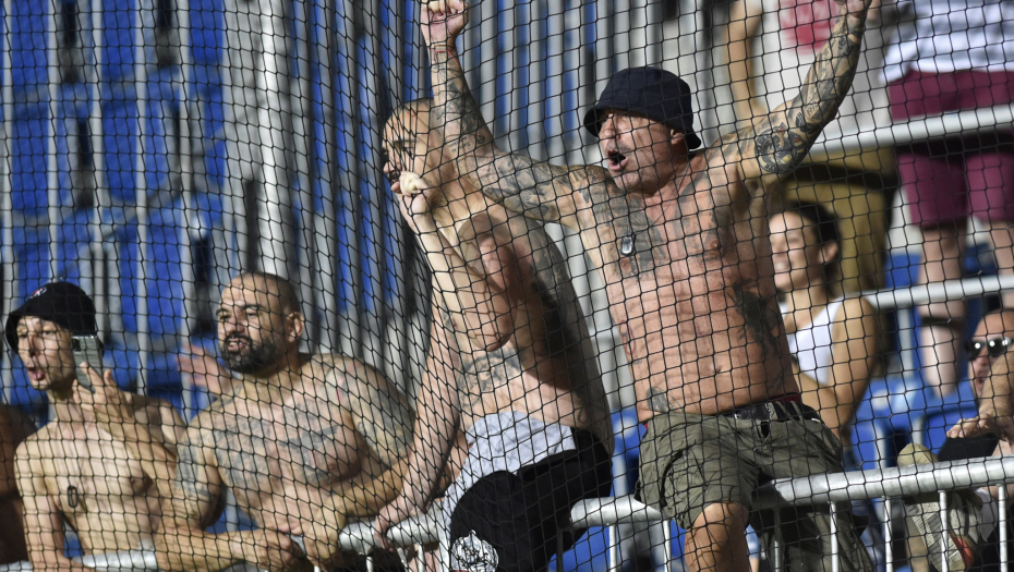 SJAŠITE, DUŠMANI! I BUGARI SLAVE UBIJANJE SRBA - Skandalozan transparent na fudbalskoj utakmici u Plovdivu!