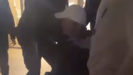 ČOVEK POKUŠAO DA OTME DEVOJČICU U KALUĐERICI Probao da je odvuče, snimljena cela drama (VIDEO)