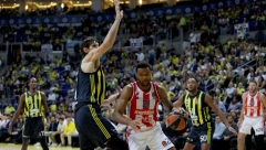 DŽOEL VELIČANSTVENI JE VLADAR ISTANBULA Zvezda napravila veliko iznenađenje, srušila Fenerbahče i nastavila savršen niz u Evroligi
